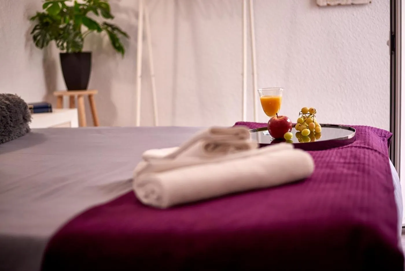 Apartamentos Triunfo, By Daimar Granada Spain